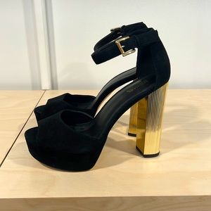 MICHAEL Michael Kors Black/Gold Open Toe Velvet Platform Heels - size 7.5